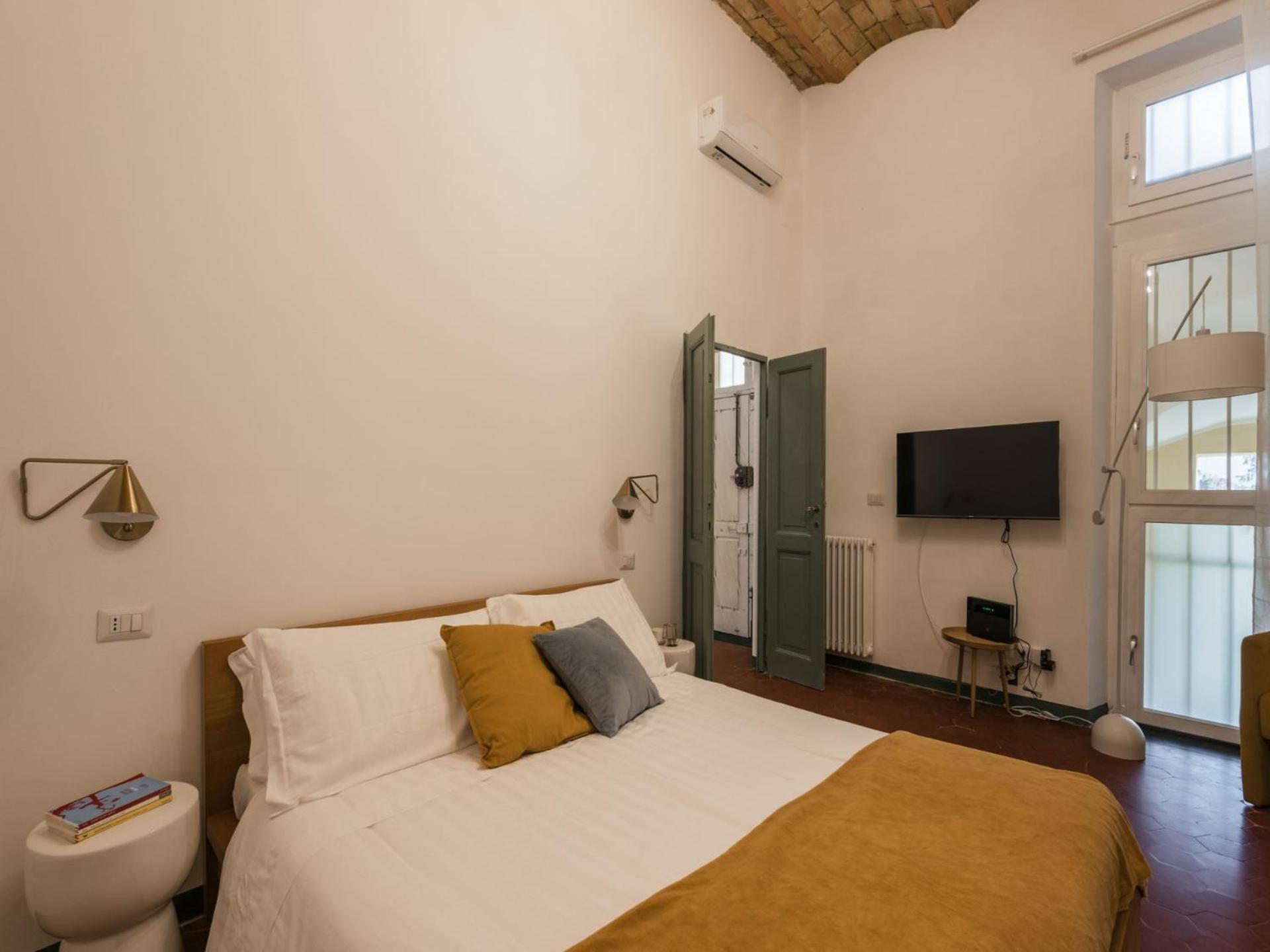 The Rent - Two-bedroom In Santa Maria Maggiore Apartment